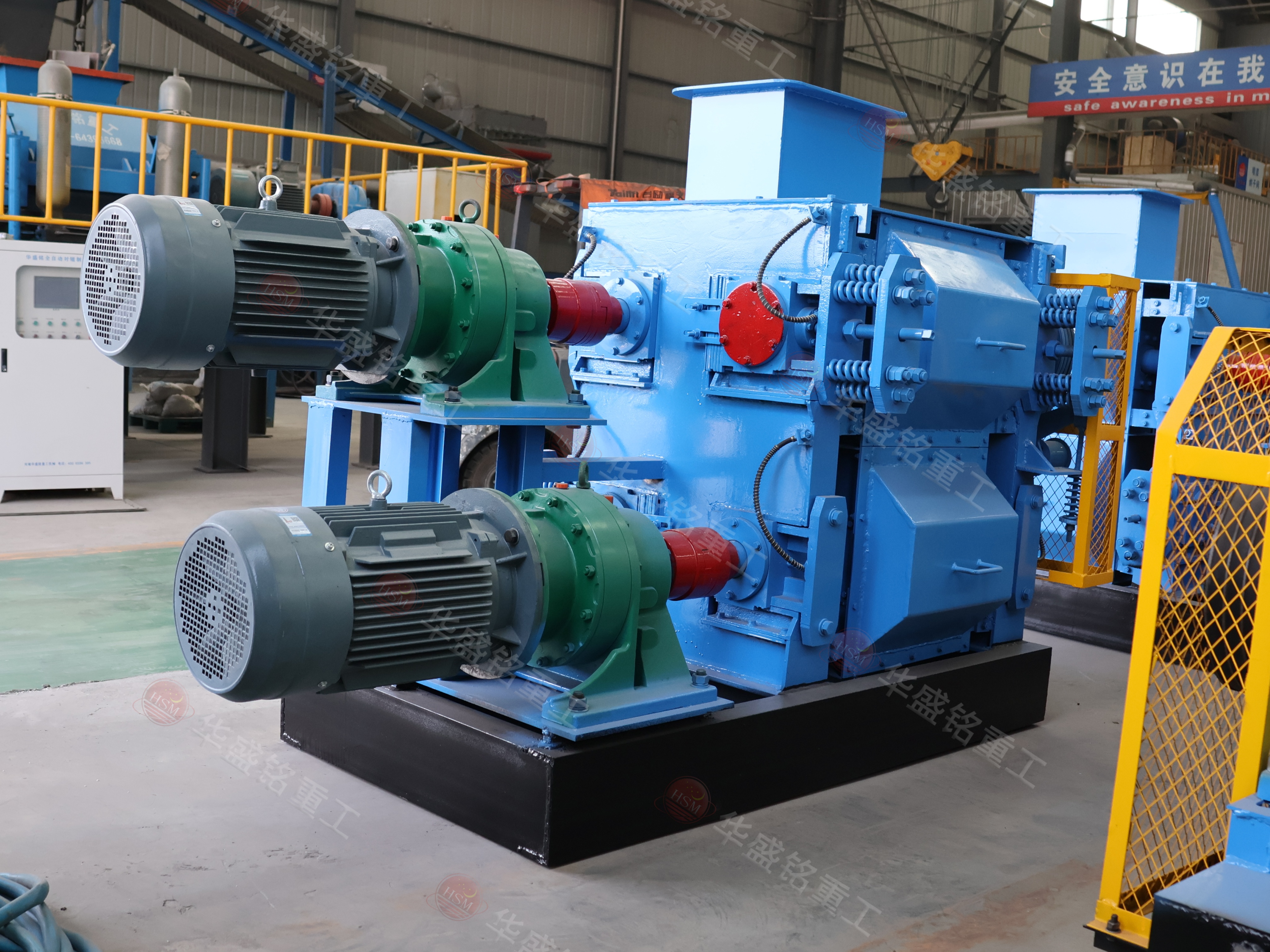 碳酸鋰塊狀結(jié)晶塊破碎機(jī),碳酸鋰塊四輥破碎機(jī)價(jià)格,碳酸鋰四齒輥破碎機(jī)廠家,碳酸鋰塊破碎機(jī)型號(hào)