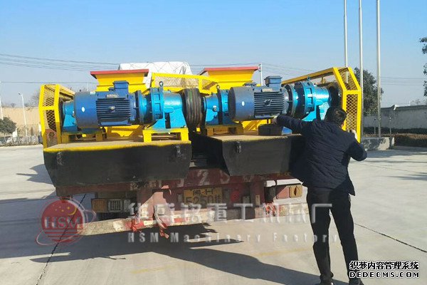 兩臺對輥一起發.jpg 兩臺對輥一起發.jpg